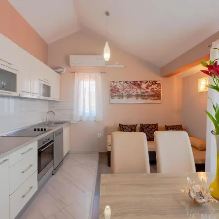 One-bedroom In Appartement Prigradica